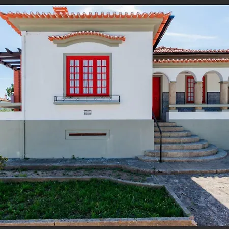 Guest house House With Swimming Pool