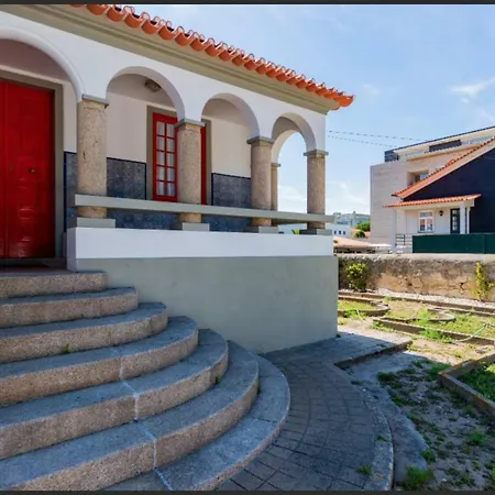 House With Swimming Pool *
