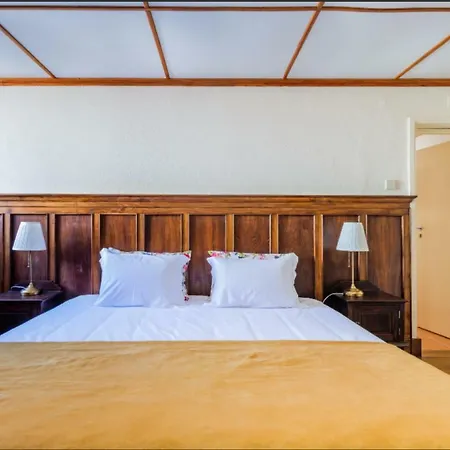 Guest house House With Swimming Pool